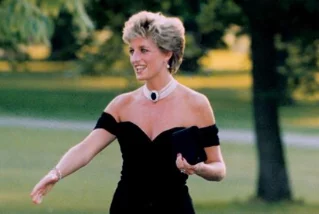 Diananın daha bir paltarı rekord qiymətə satıldı 