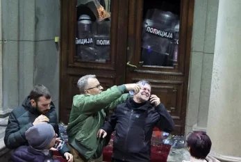 Serbiyada qarşıdurmalar: bələdiyyə binasına basqın edildi