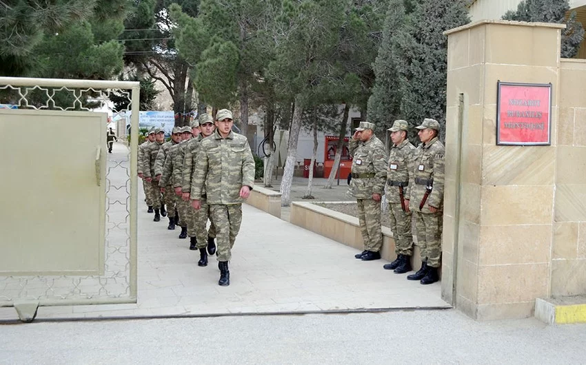 Azərbaycan Ordusunun bir qrup hərbçisi ehtiyata buraxıldı 