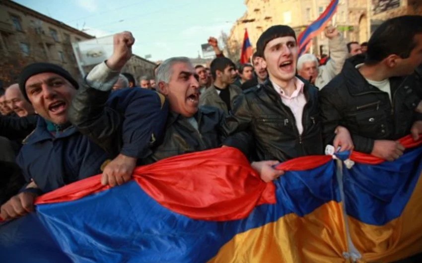 Ermənistanda katolikosun istefası tələbi ilə aksiya keçiriləcək 