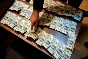 Polisdən ƏMƏLİYYAT: saxta dollar satan dəstə saxlanıldı - VİDEO