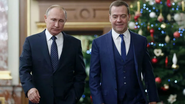 Medvedev Putindən vəzifə istədi 