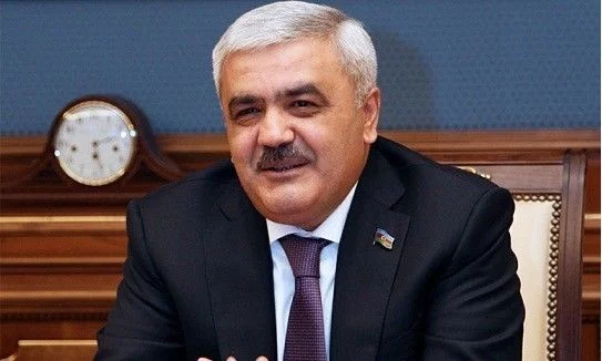 Rövnəq Abdullayev Parisə niyə getməyib? 