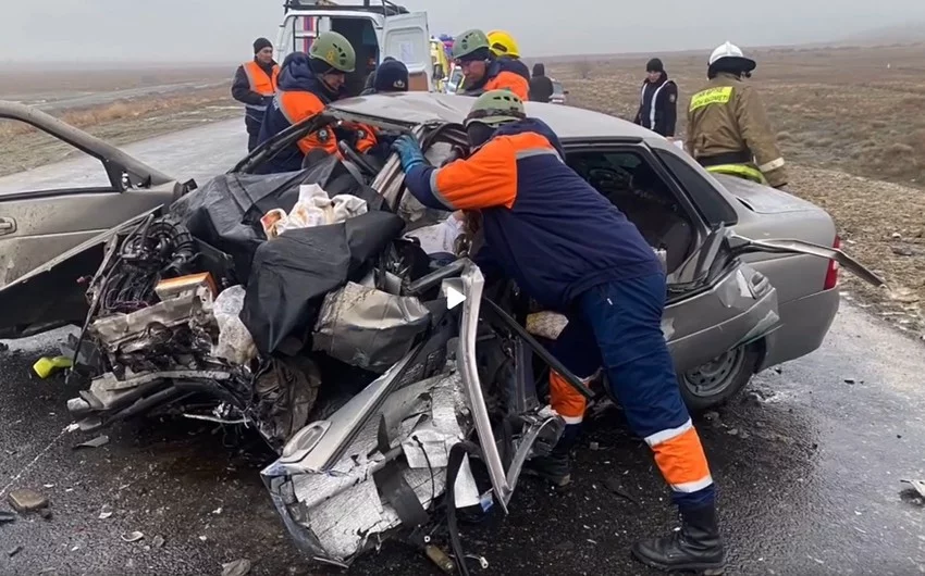 Qazaxıstanda ağır yol qəzası olub, 4 nəfər ölüb 