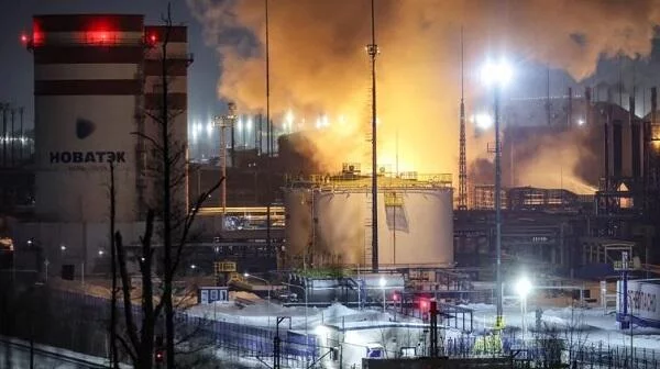 Rusiyanın neft zavodları vuruldu - VİDEO