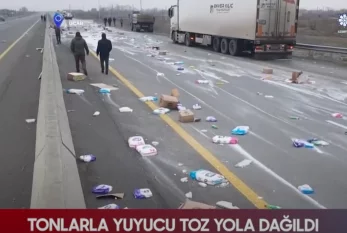 Azərbaycanda QƏZA: Tonlarla yuyucu toz yola dağıldı - VİDEO