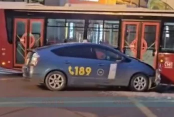 Bakıda “Prius” avtobusa çırpıldı - VİDEO