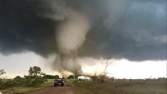 Antalyada Tornado oldu: EVLƏRƏ ZİYAN DƏYDİ -VİDEO