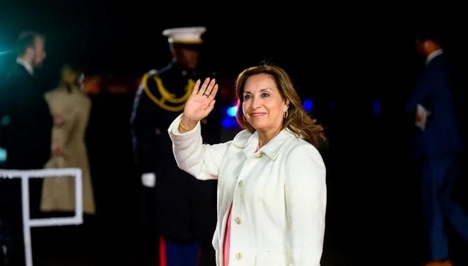 Peru prezidentinin evinə korrupsiya basqını.. 