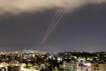 İsrail Suriyanın şimalını bombaladı - VİDEO