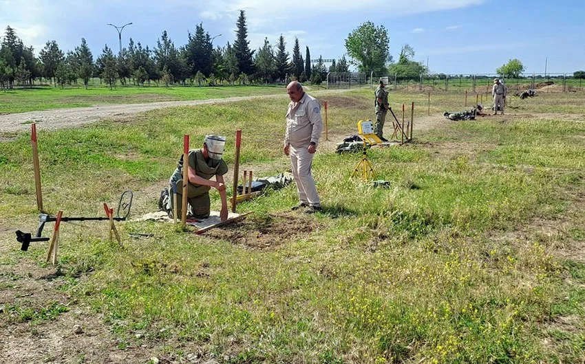 Mühəndis bölmələri ilə döyüş hazırlığı məşğələləri keçirilib 