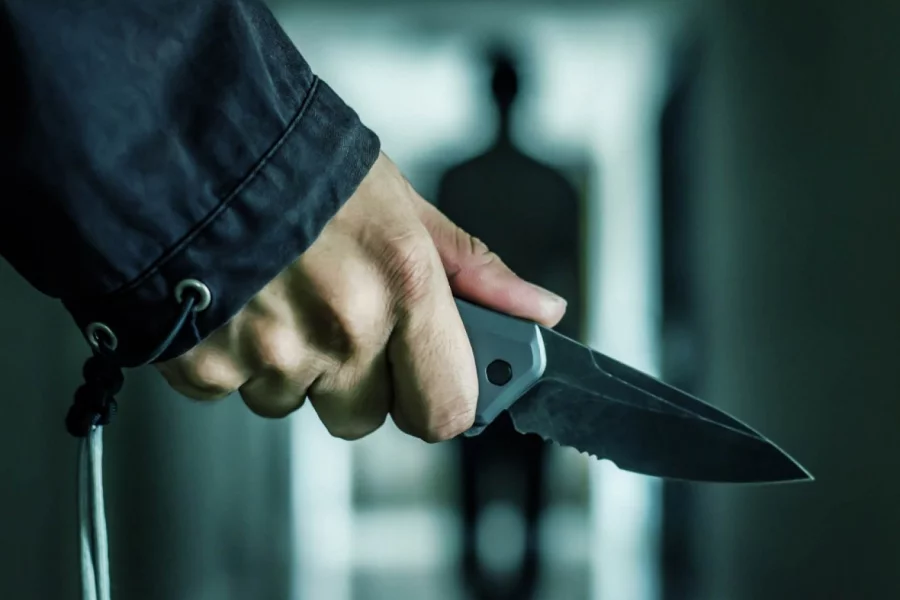 Gəncədə 15 yaşlı oğlan bıçaqlandı 