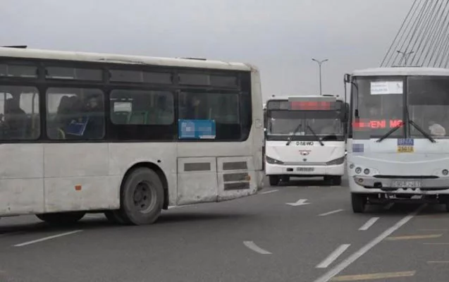 Bakıda qadın avtobusdan yıxılıb öldü 