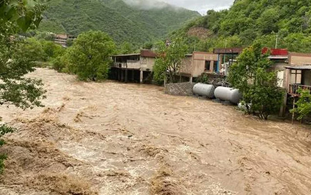 Ermənistandakı daşqınlarda ölən var 