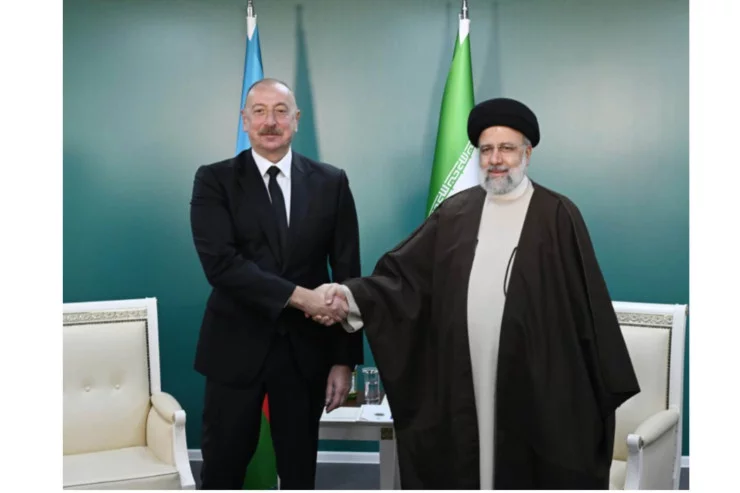 İlham Əliyev sərhəddə İran Prezidenti ilə görüşür 
