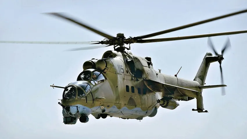 Hərbi helikopter qəzaya düşdü: Ölənlər və yaralananlar var - VİDEO