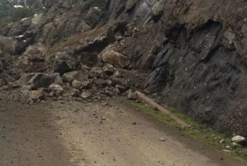 Lerikdə dağ uçqunu oldu - kəndin yolu bağlanıb