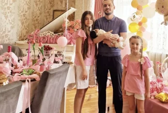 Emil Bədəlov yeni doğulan qızı ilə fotosunu paylaşdı 