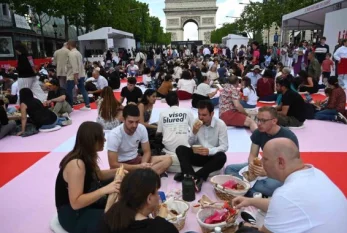 "Fransız xalqı kef edir": 4 min nəfərlik piknik
