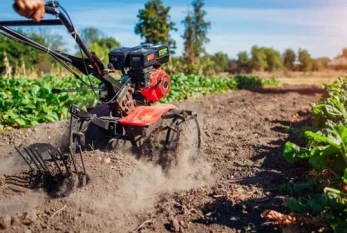 FACİƏ: Mini traktor məktəblinin ayağını kəsdi 