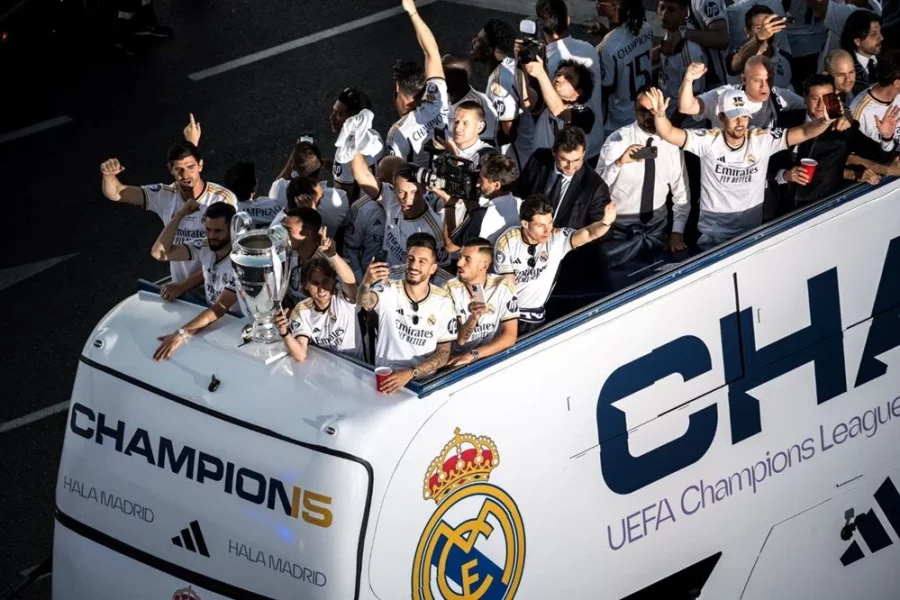 Real Madrid kuboku ilə şəhər turuna çıxdı - FOTOlar