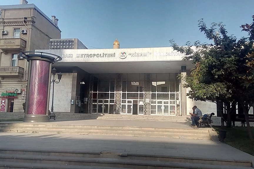 Nizami metrosu yaxınlığında AĞIR QƏZA: Ölən var - FOTO/VİDEO