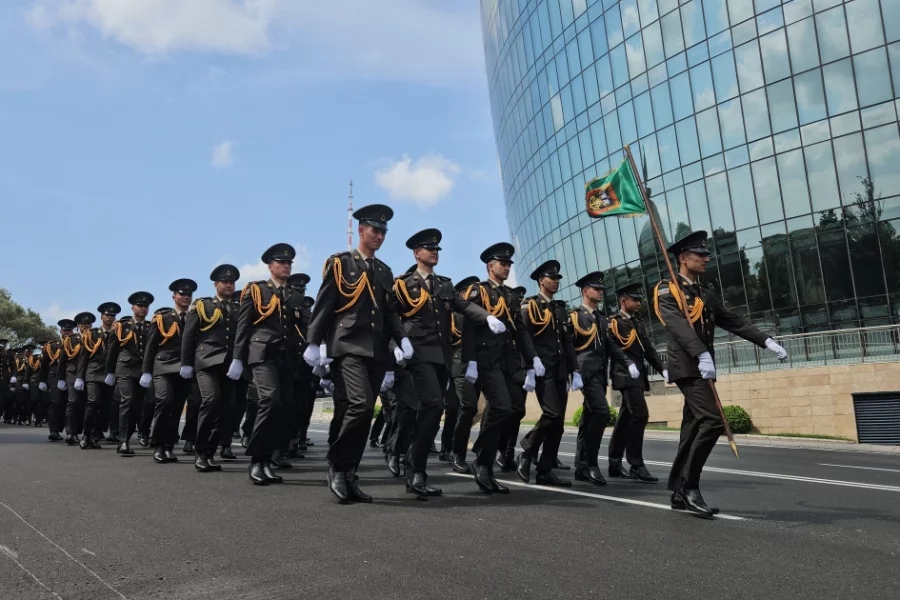 Bakıda hərbi orkestrlərin müşayiəti ilə yürüşlər keçirilir - Foto