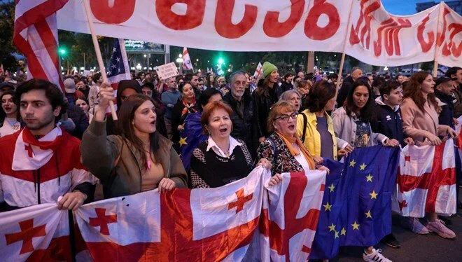 Gürcüstan parlamenti “xarici agent” qanununu imzaladı 