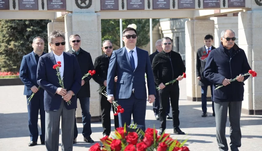 Xanlar Vəliyev Tatarıstanın Rəisi ilə GÖRÜŞDÜ - FOTO