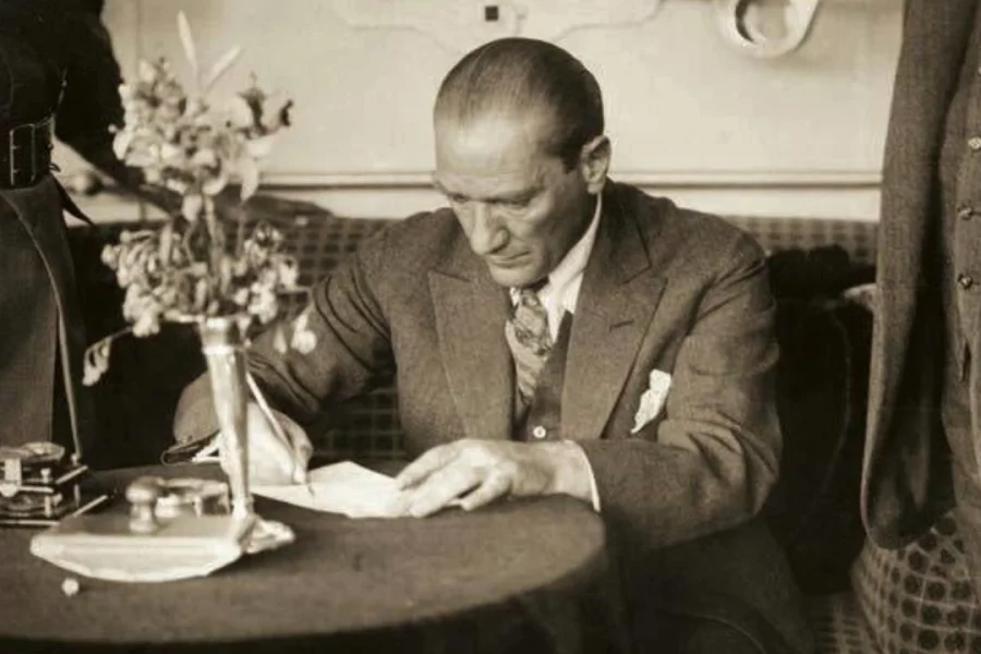 Atatürkün orijinal imzası - FOTO