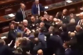 İtaliya parlamentində 11 deputat işdən çıxarıldı 