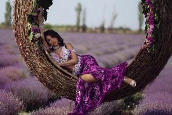 Lavanda tarlasını "studiya"ya çevirdi - FOTO