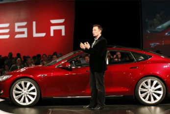 "Tesla" 125 mindən çox avtomobili geri çağıracaq 