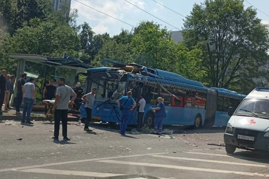 Moskvada avtobusda partlayış oldu - Yaralanan var