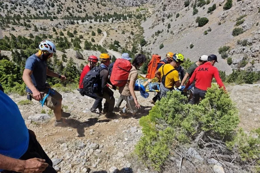 Yıxılan alpinist həyatını itirdi 