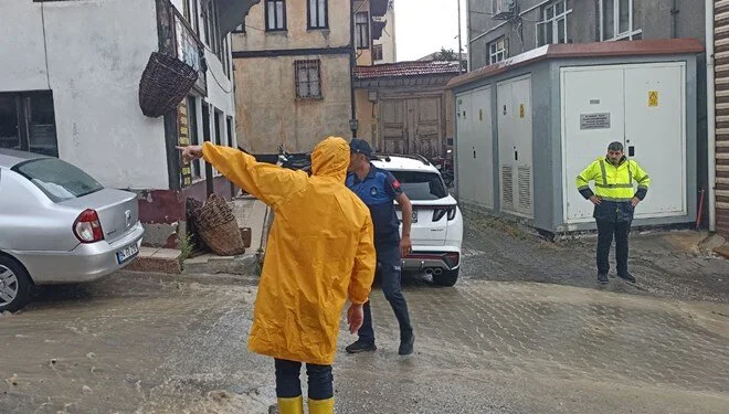 Güclü yağış: Evləri və iş yerlərini su basdı