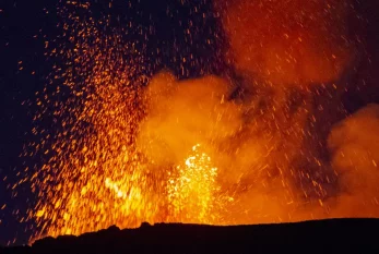 Etna dağı kül və lava püskürdü 