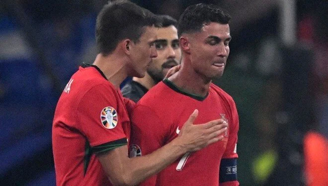 Ronaldo göz yaşlarını saxlaya bilmədi 
