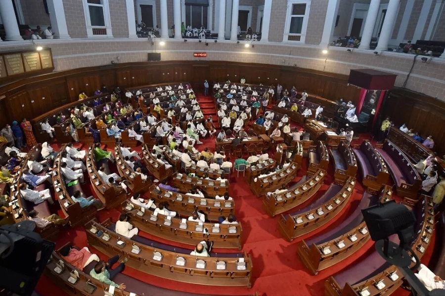 Banqladeş parlamenti BURAXILDI