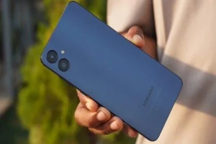 “Samsung” ən ucuz telefonunu buraxdı 