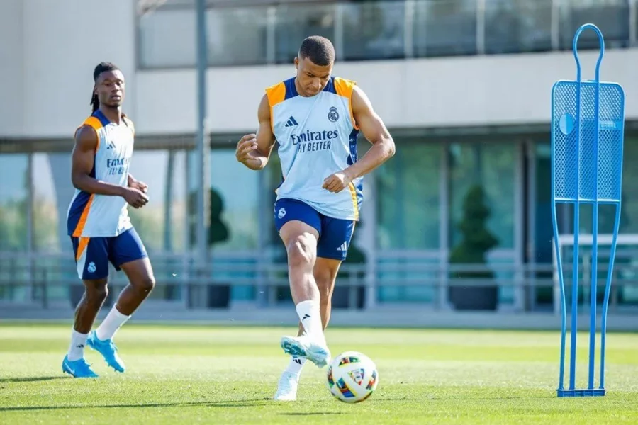 Mbappe "Real Madrid"də ilk məşqinə çıxdı 