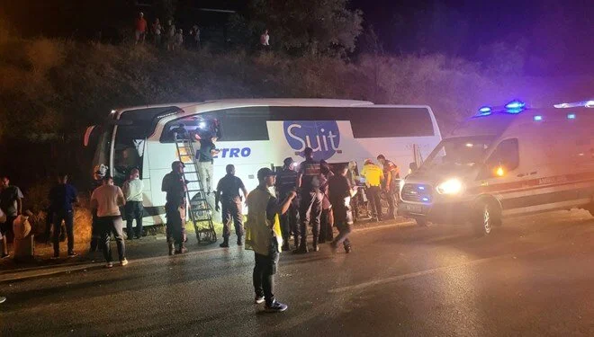 Sərnişin avtobusu yoldan çıxdı: Ölən və yaralananlar var