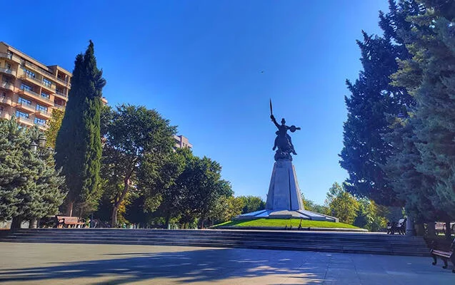 Bakıda parkda uşağı “tok” vurdu 