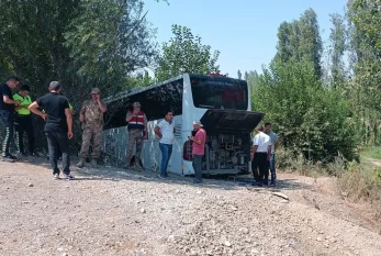 Sərnişin avtobusu qəzaya uğradı - yaralılar var