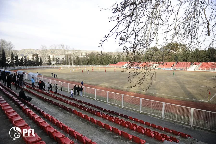 Azərbaycanda futbolçular baş məşqçini döymək istədilər - HƏNGAMƏ!