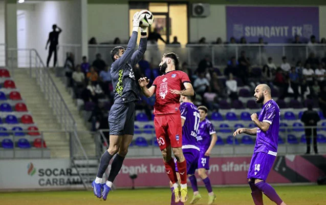 Futbolçular isti su tapmır... - 100 mindən çox borcu kim ödəməlidir?