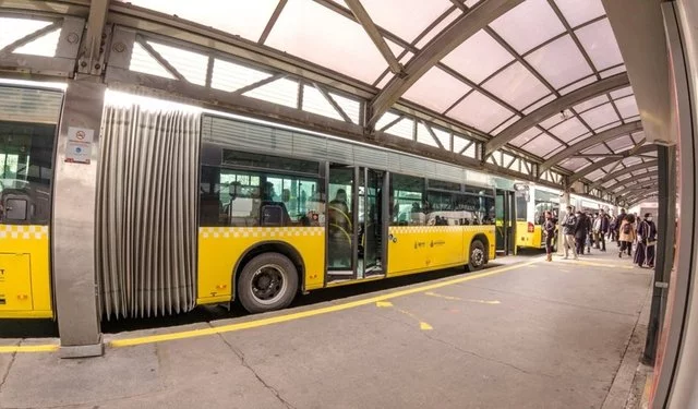 İstanbulda metrobus yanğını - SON DƏQİQƏ