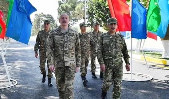 Ali Baş Komandana JF-17C təyyarələri təqdim olundu 