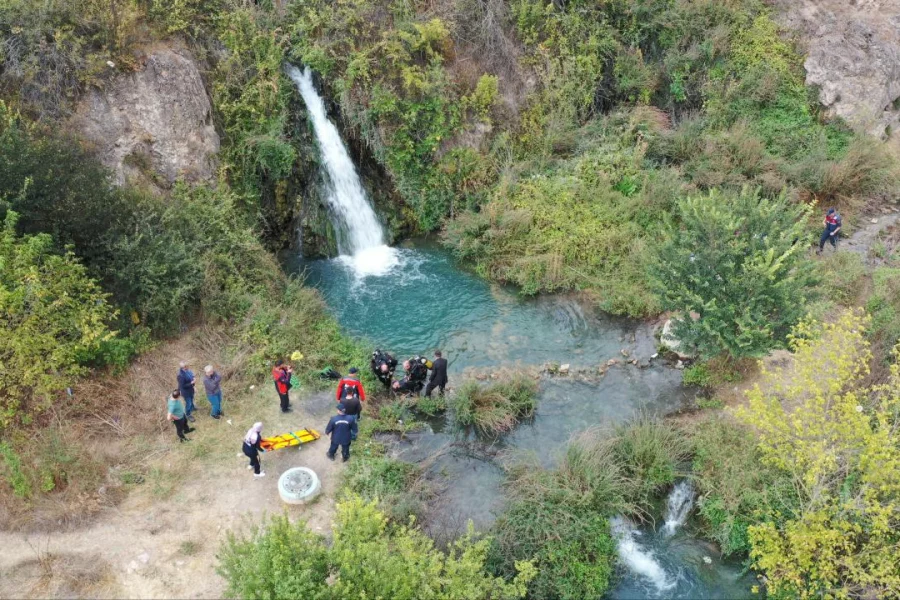 Övladlarını boğulmaqdan xilas edən ata dünyasını dəyişdi 