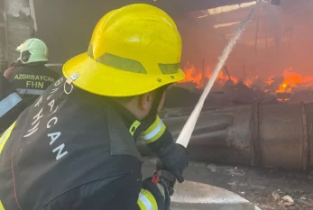 Bakıda yanğın: Evlərə keçmə təhlükəsi var